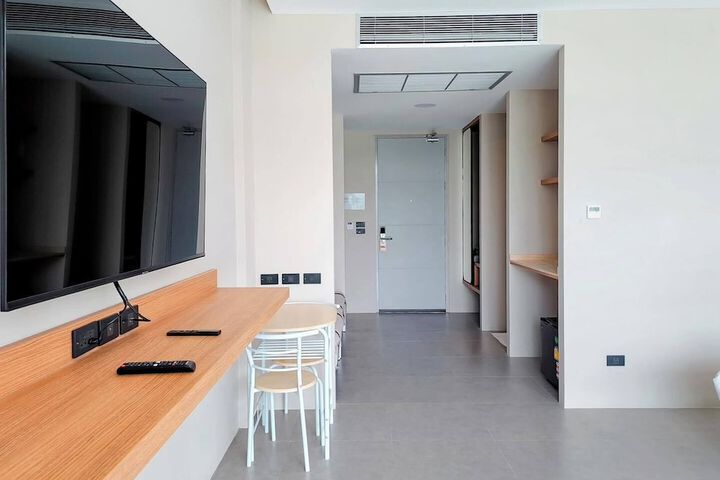 Room 3 of 16