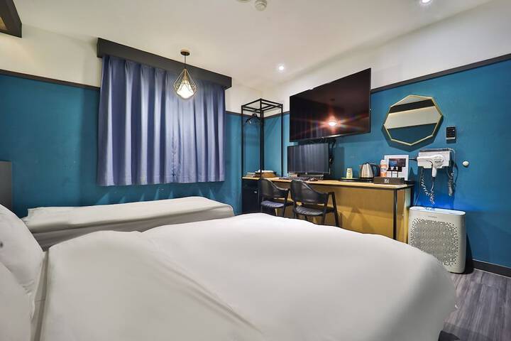 Room 6 of 19