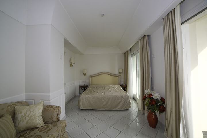 Room 11 of 52