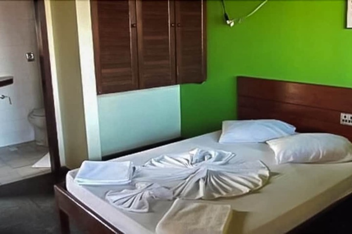 Room 5 of 27