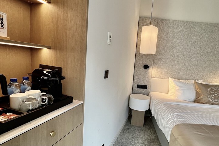 Room 11 of 105