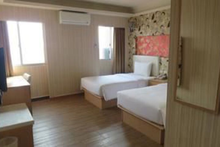 Room 11 of 22