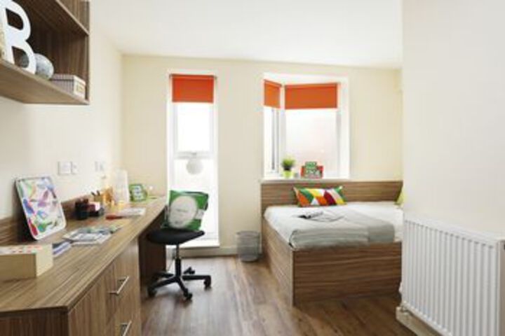 Room 10 of 12