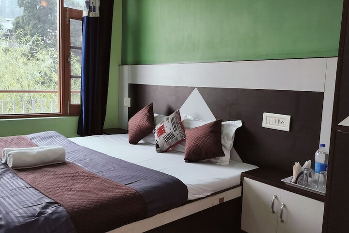 Room 10 of 33