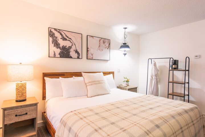 Superior King Bed (14 of 23)