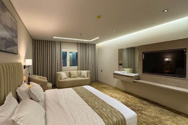 Room 8 of 19