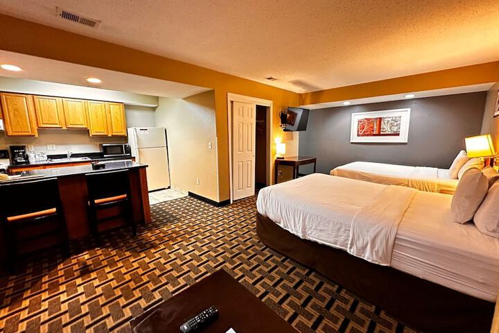 1 Queen Bed Studio Accessible Suite (21 of 44)