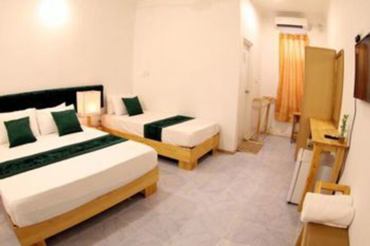 Room 12 of 26
