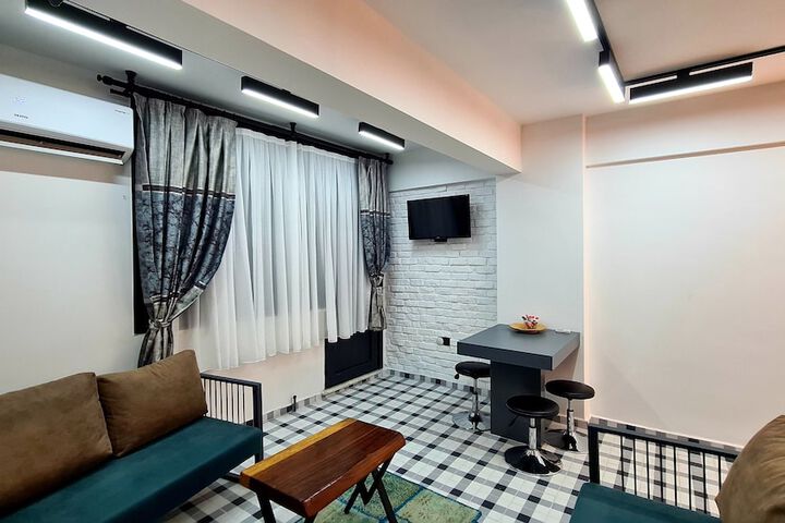 Room 43 of 186