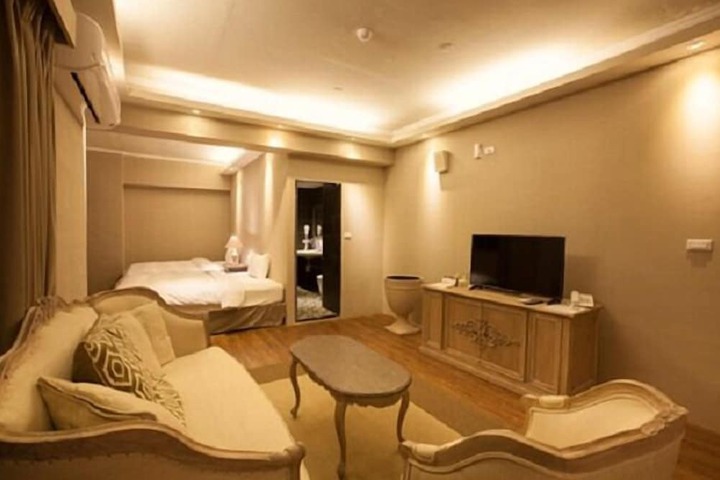 Room 14 of 36