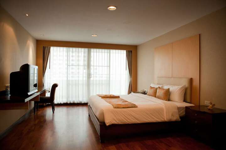 Room 5 of 19