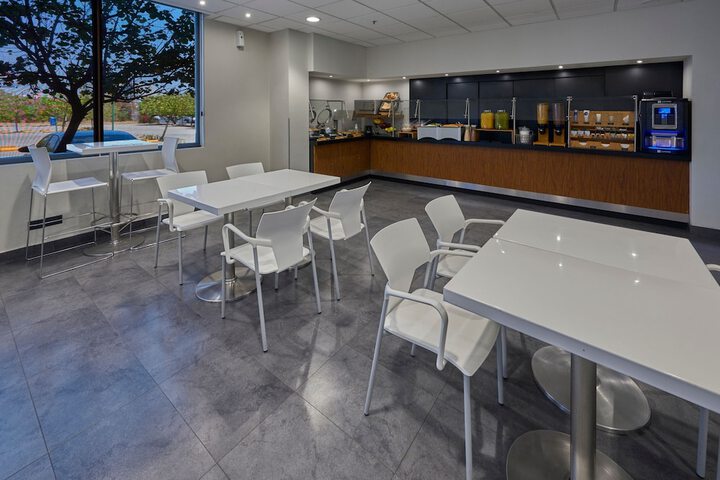 Breakfast/Coffee Service 31 of 48