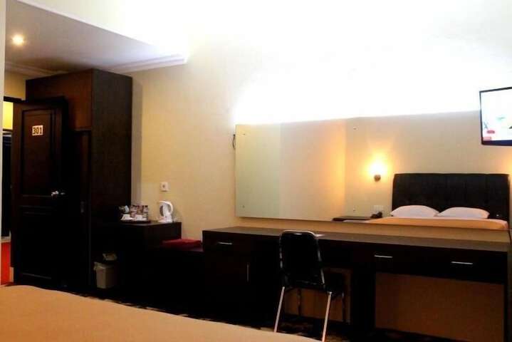Room 14 of 25