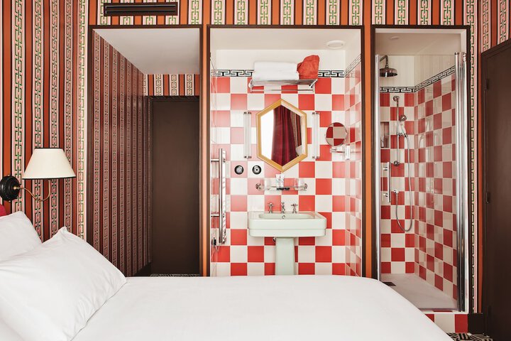 Room 22 of 106