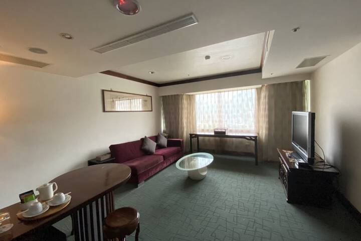 Room 32 of 51