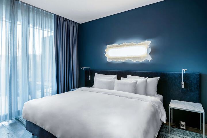Room 79 of 280