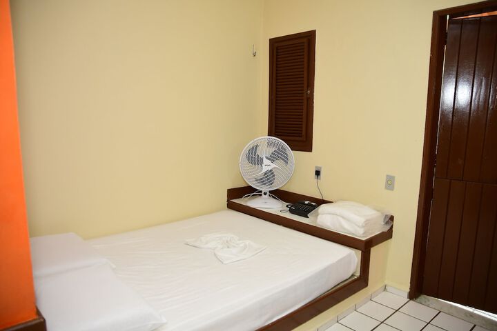 Room 4 of 82