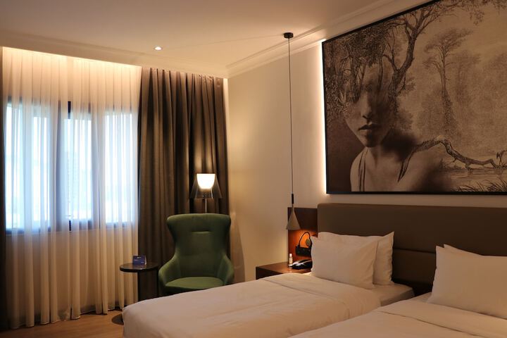 Room 13 of 87