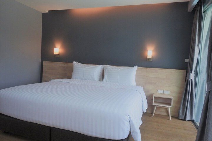 Room 3 of 27