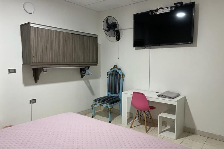 Room 16 of 36