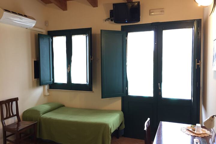 Room 12 of 46