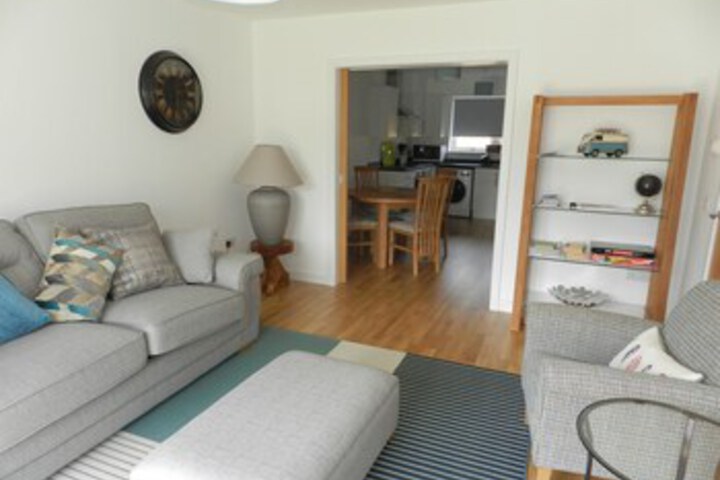 Room 4 of 8