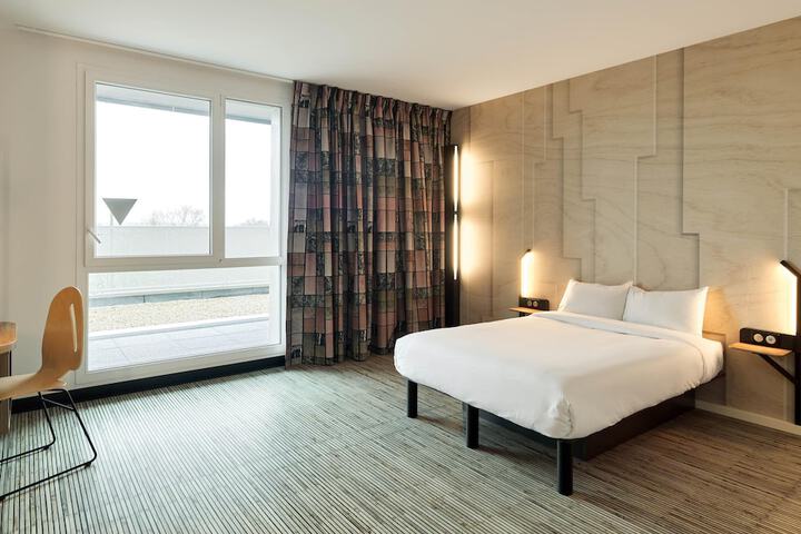 Room 8 of 30