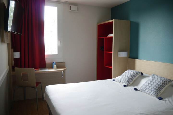 Room 7 of 65