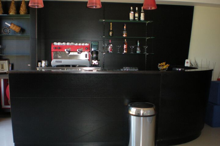Lounge 26 of 27