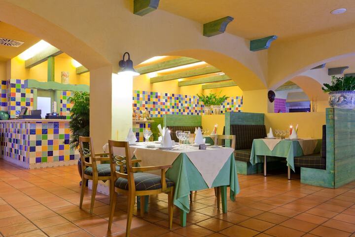 Dining 68 of 94
