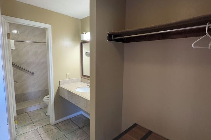 Room 2 of 18