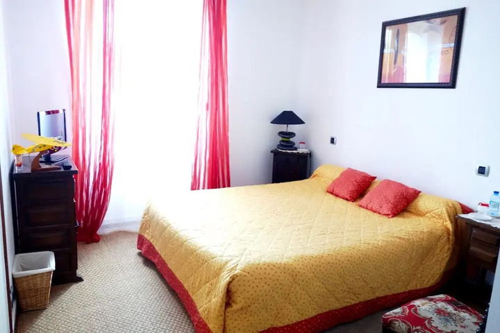 Room 6 of 18