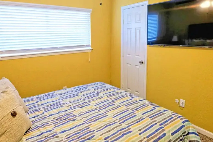 Room 2 of 2