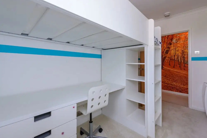 Room 9 of 15