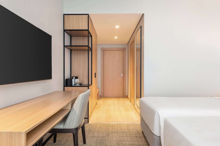 Room 32 of 223
