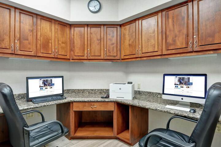 Business Center 37 of 40