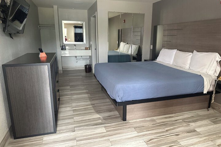Room 3 of 6