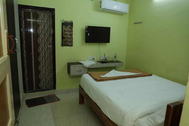 Room 5 of 38