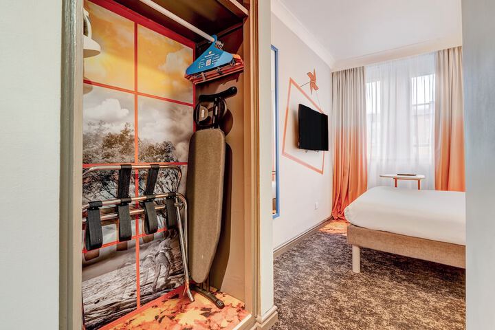 Room 43 of 101