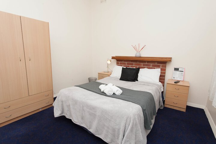 Room 6 of 37