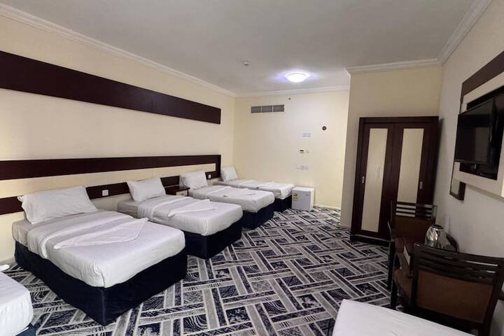 Room 8 of 12