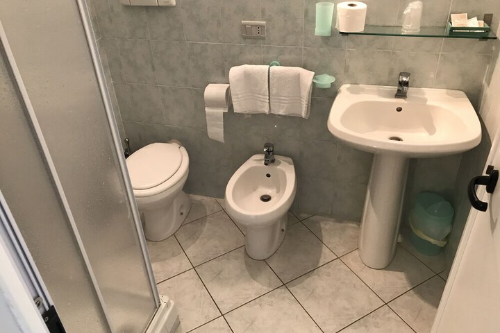 Room 10 of 48