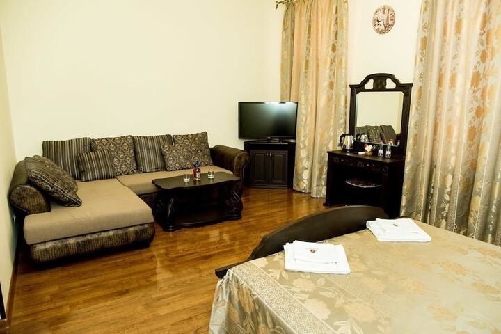 Room 16 of 38