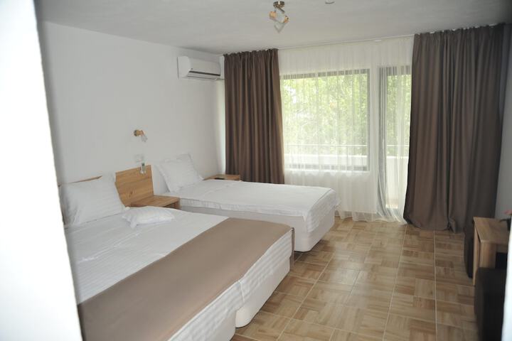 Room 6 of 11