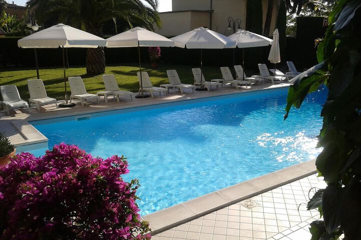 Hotel Pool