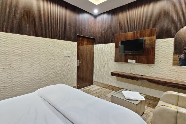 Room 14 of 35