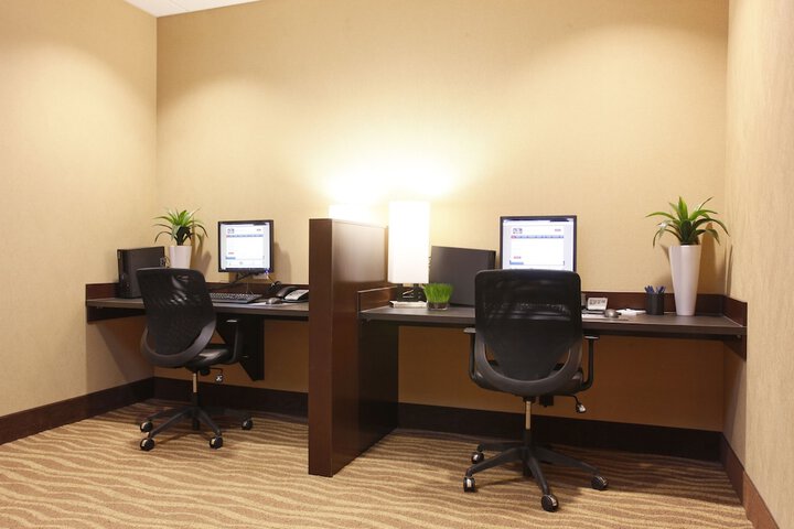 Business Center 24 of 25