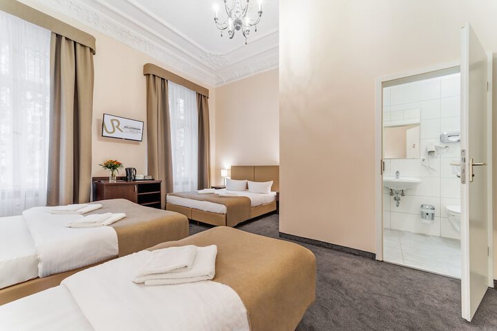 Room 42 of 89