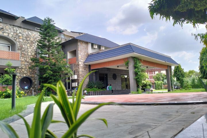 Hotel Exterior 49 of 62