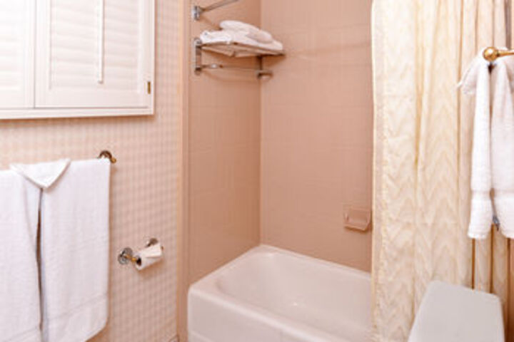 Room 6 of 72